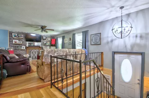 Entry Way - 1512 Maple Ln, Corbin, KY 40701 photo 1 of 2