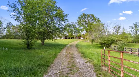 697 Goose Creek Rd, Winchester, KY 40391