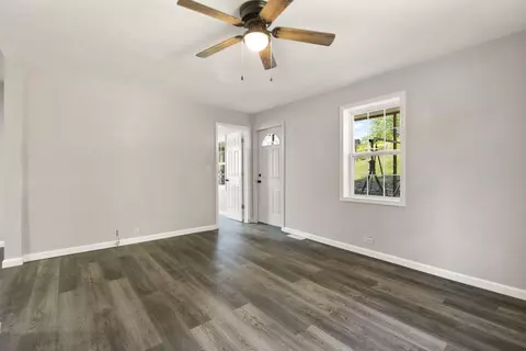 Living - 107 Padgett St, Corbin, KY 40701 photo 4 of 5