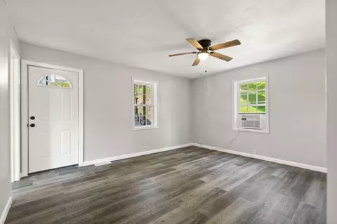Living - 107 Padgett St, Corbin, KY 40701 photo 5 of 5