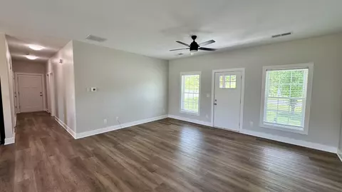 Living - 287 Rolling Meadows Dr, Lancaster, KY 40444 photo 2 of 2