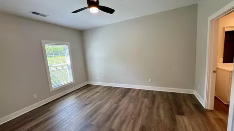 Bedroom - 287 Rolling Meadows Dr, Lancaster, KY 40444 photo 2 of 4