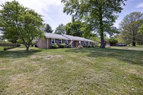 2036 Old Lexington Rd, Danville, KY 40422