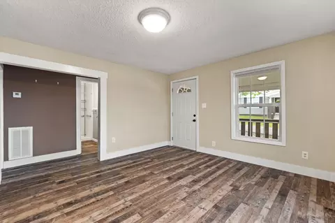 Living - 103 W 14th St, Corbin, KY 40701 photo 3 of 4