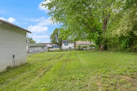 Exterior - 103 W 14th St, Corbin, KY 40701 photo 4 of 9
