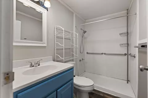 Bath - 103 W 14th St, Corbin, KY 40701 photo 1 of 1
