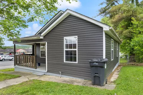 Exterior - 103 W 14th St, Corbin, KY 40701 photo 2 of 9