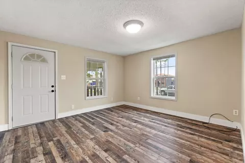 Living - 103 W 14th St, Corbin, KY 40701 photo 4 of 4