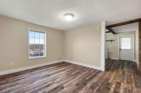 Living - 103 W 14th St, Corbin, KY 40701 photo 1 of 4