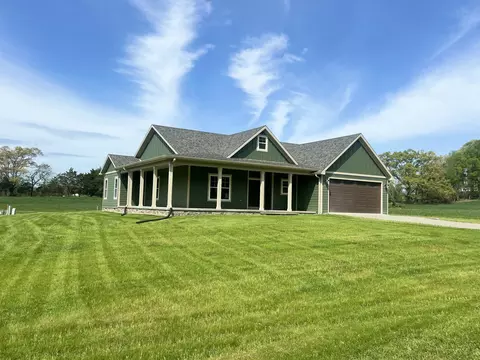 512 Cliffside Dr, Russell Springs, KY 42642