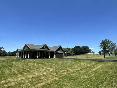 512 Cliffside Dr, Russell Springs, KY 42642