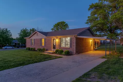 1933 Yorktown Dr, Paris, KY 40361