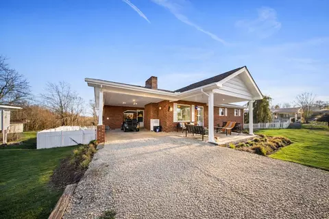 7404 Nekirk Rd, Ashland, KY 41102