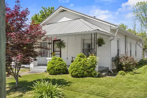 1210 S Irvine Rd, Irvine, KY 40336