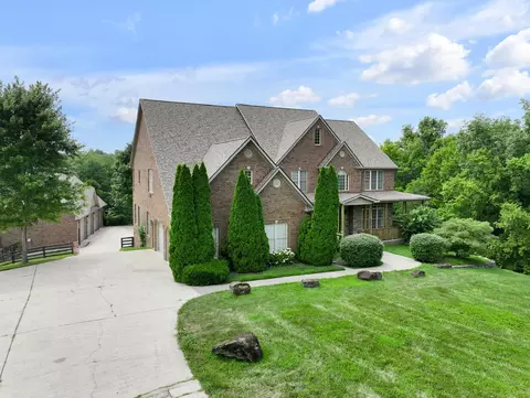 204 Hickory Meadows Dr, Richmond, KY 40475