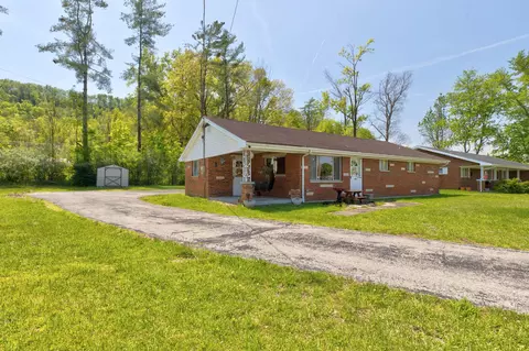 Exterior - 681 E College Ave, Stanton, KY 40380 photo 2 of 4