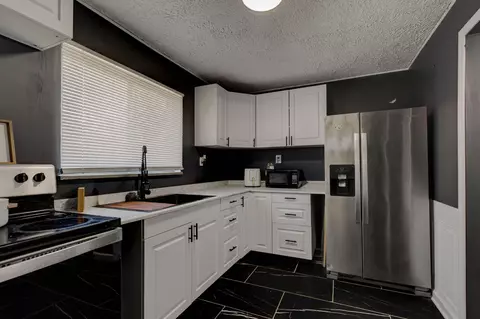 Kitchen - 681 E College Ave, Stanton, KY 40380 photo 2 of 2
