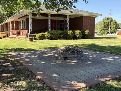 Exterior - 108 13th St, Williamsburg, KY 40769 photo 3 of 7