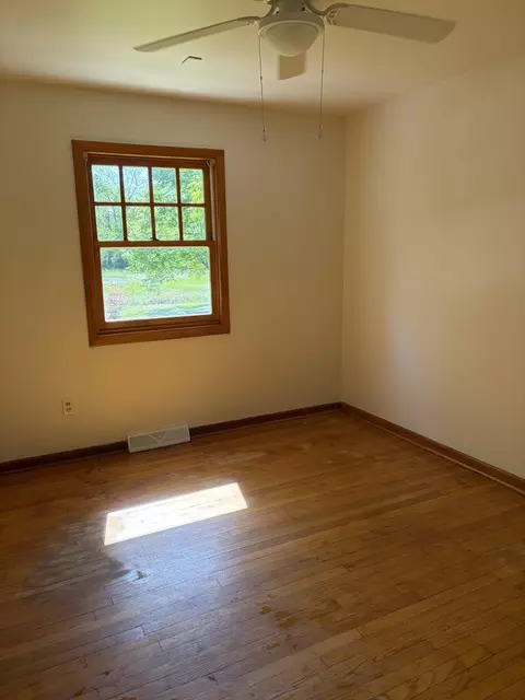 Bedroom - 108 13th St, Williamsburg, KY 40769 photo 2 of 6