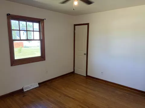 Bedroom - 108 13th St, Williamsburg, KY 40769 photo 5 of 6