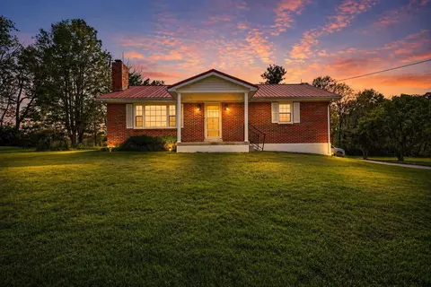 210 Bunker Hill Rd, Paris, KY 40361