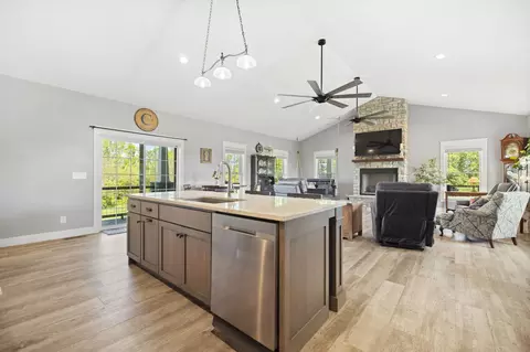 Kitchen - 165 Dory Dr, Salvisa, KY 40372 photo 2 of 3