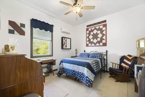 Bedroom - 165 Dory Dr, Salvisa, KY 40372 photo 9 of 10