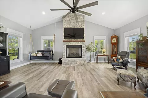Living - 165 Dory Dr, Salvisa, KY 40372 photo 3 of 4