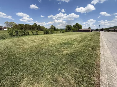 1524 Phyllis Dr, Berea, KY 40403 photo 2
