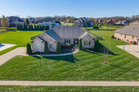 606 Old Coach Rd, Nicholasville, KY 40356