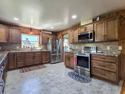 Kitchen - 3014 Poplar Hill Rd, Liberty, KY 42539 photo 3 of 5
