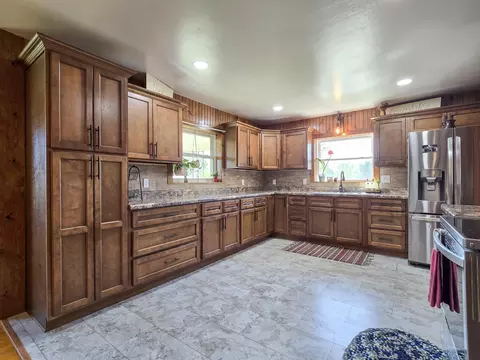 Kitchen - 3014 Poplar Hill Rd, Liberty, KY 42539 photo 2 of 5