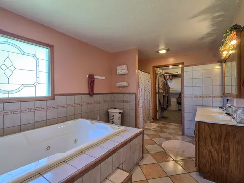 Bath - 3014 Poplar Hill Rd, Liberty, KY 42539 photo 3 of 6
