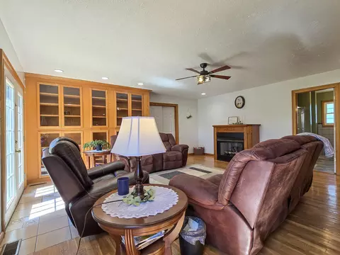 Living - 3014 Poplar Hill Rd, Liberty, KY 42539 photo 5 of 8