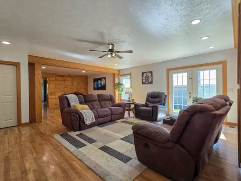 Living - 3014 Poplar Hill Rd, Liberty, KY 42539 photo 7 of 8