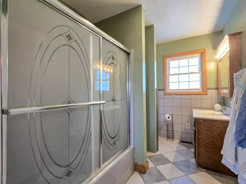 Bath - 3014 Poplar Hill Rd, Liberty, KY 42539 photo 2 of 6