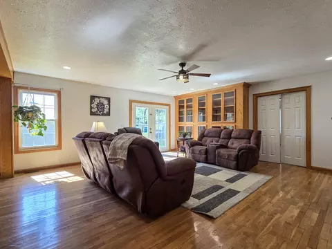 Living - 3014 Poplar Hill Rd, Liberty, KY 42539 photo 6 of 8