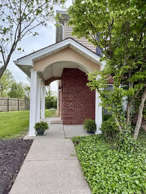 112 Leonardwood Dr, Frankfort, KY 40601