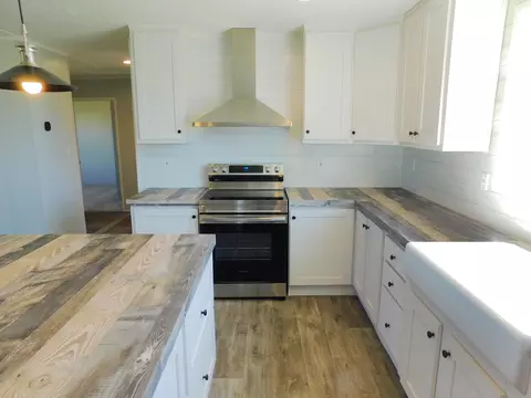 Kitchen - 413 Bethlehem Rd, Waco, KY 40385 photo 2 of 5