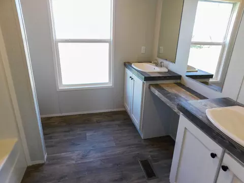 Bath - 413 Bethlehem Rd, Waco, KY 40385 photo 4 of 4