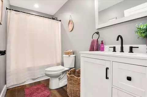 Bath - 504 Wells Rd, Corbin, KY 40701 photo 2 of 2