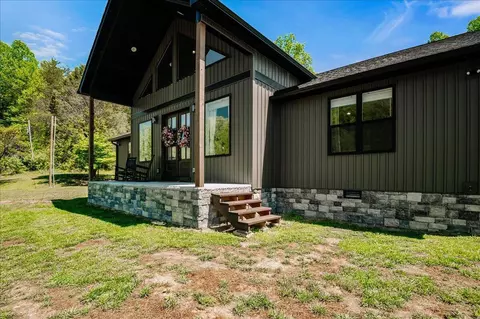 Exterior - 504 Wells Rd, Corbin, KY 40701 photo 3 of 13