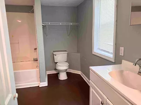 Bath - 122 Bishop St, Corbin, KY 40701 photo 5 of 5