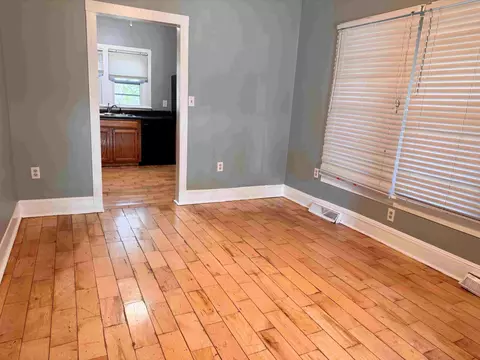 Living - 122 Bishop St, Corbin, KY 40701 photo 4 of 5
