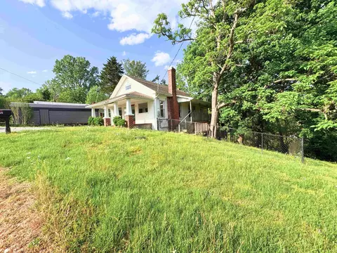 Exterior - 122 Bishop St, Corbin, KY 40701 photo 4 of 9