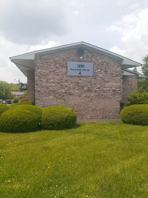 1281 Village Dr, Lexington, KY 40504