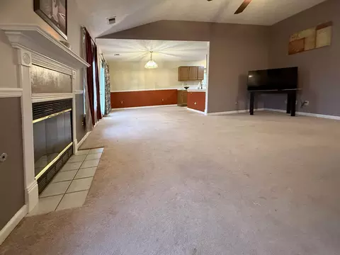Living - 105 Bronte Pl, Georgetown, KY 40324 photo 2 of 3