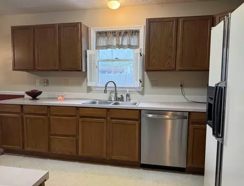Kitchen - 105 Bronte Pl, Georgetown, KY 40324 photo 2 of 3