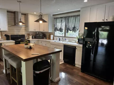 Kitchen - 280 Piney Hill Rd, Corbin, KY 40701 photo 2 of 4