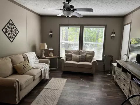 Living - 280 Piney Hill Rd, Corbin, KY 40701 photo 2 of 2